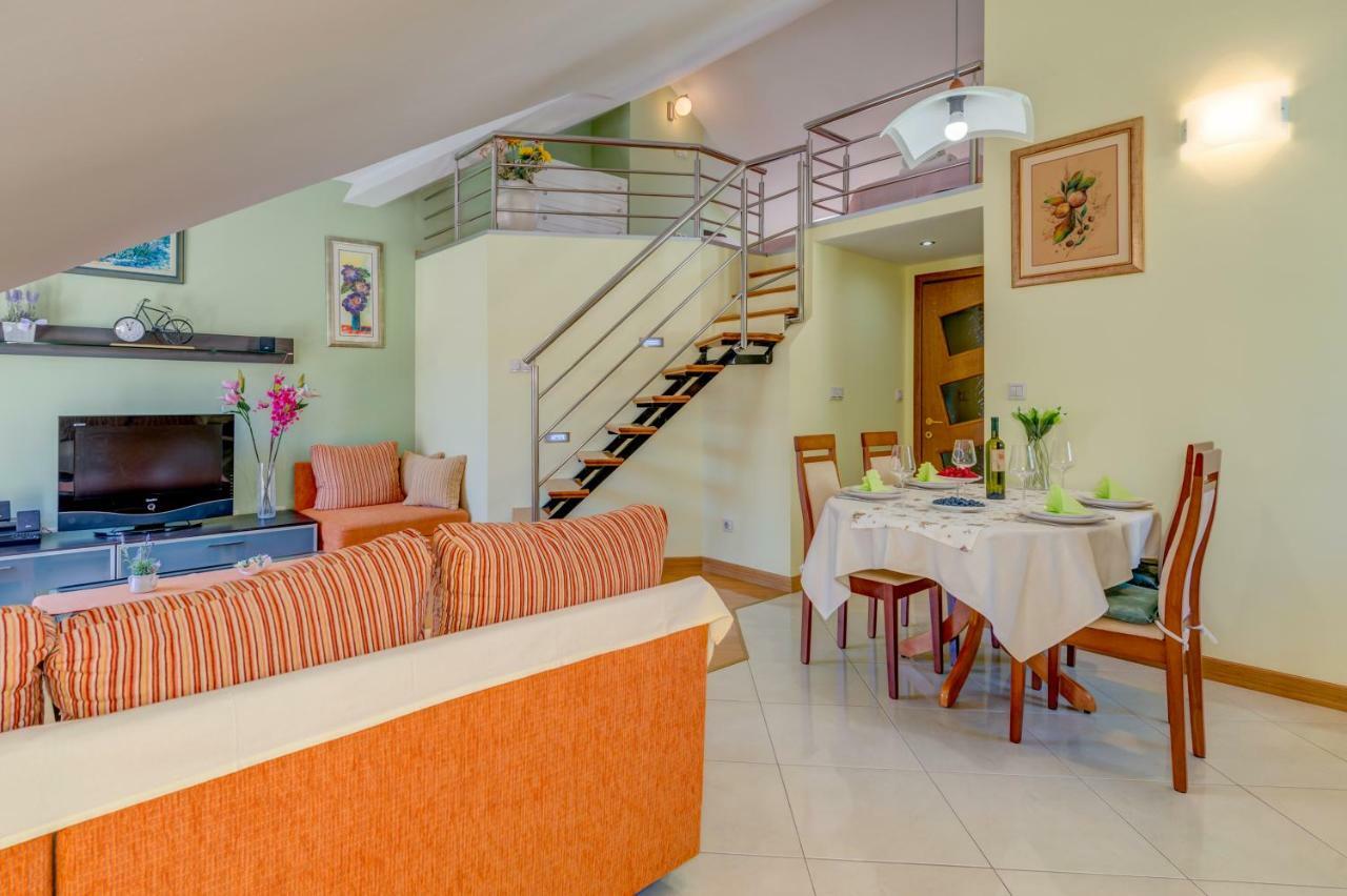 Natali Appartement Omiš Buitenkant foto